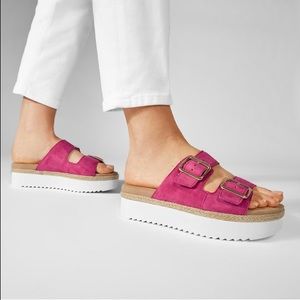 NEW- Clarks “Lana” Platform Sandals